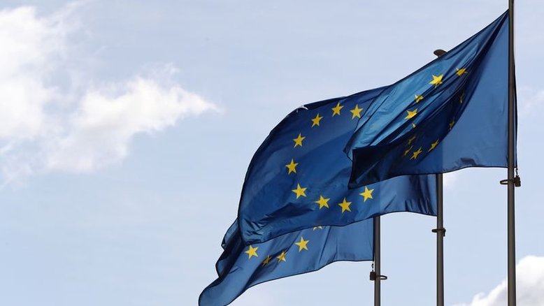 Decisão da UE de abandonar gradualmente petróleo russo é "autodestrutiva", diz Moscou