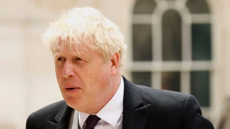 Após festas durante lockdown, Johnson enfrenta voto de confiança