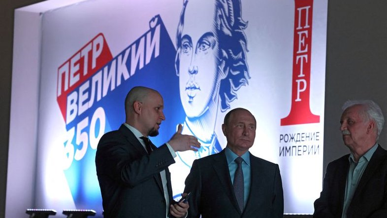 Com saudação a "Pedro, o Grande", Putin faz paralelo com missão para "retomar" terras russas