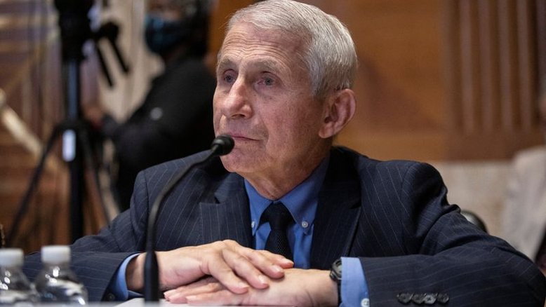 Fauci, principal nome da luta dos EUA contra a Covid-19, testa positivo