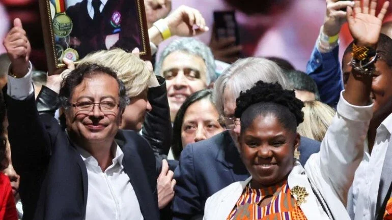 Grupo rebelde ELN da Colômbia está aberto a negociações de paz com presidente eleito