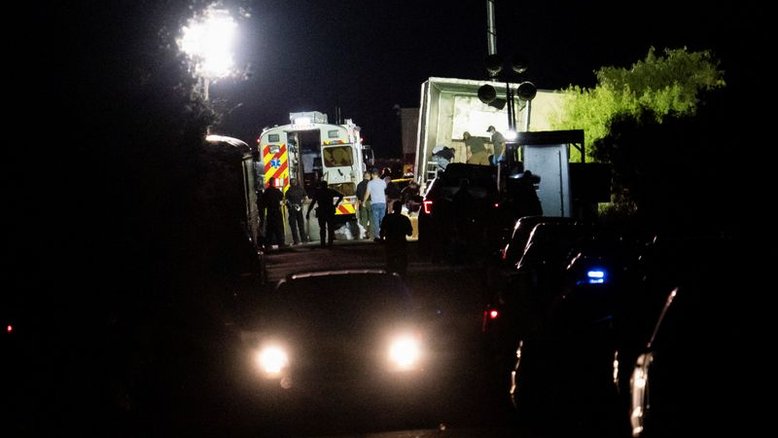 Corpos de 50 imigrantes são encontrados em caminhão sufocante no Texas; 16 são hospitalizados