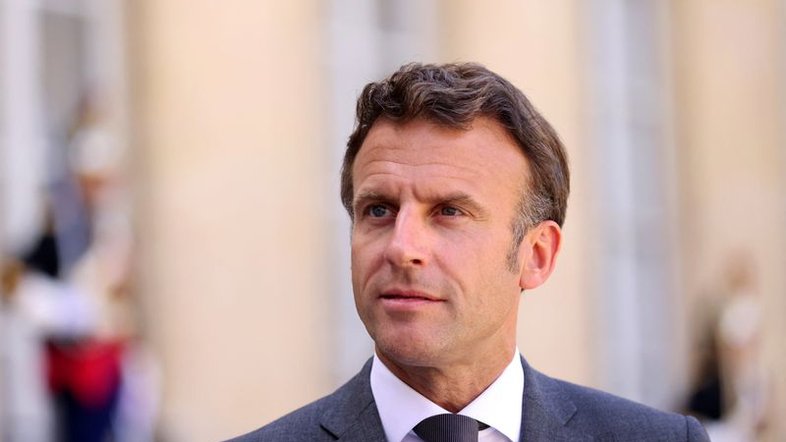 Japão perdeu grande primeiro-ministro com morte de Shinzo Abe, diz Macron