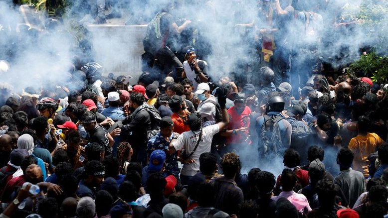 Presidente do Sri Lanka foge para Maldivas, manifestantes invadem gabinete do premiê