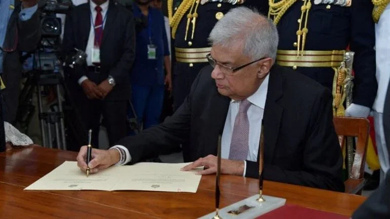 Sri Lanka empossa novo presidente em meio a crise econômica e inflação em alta