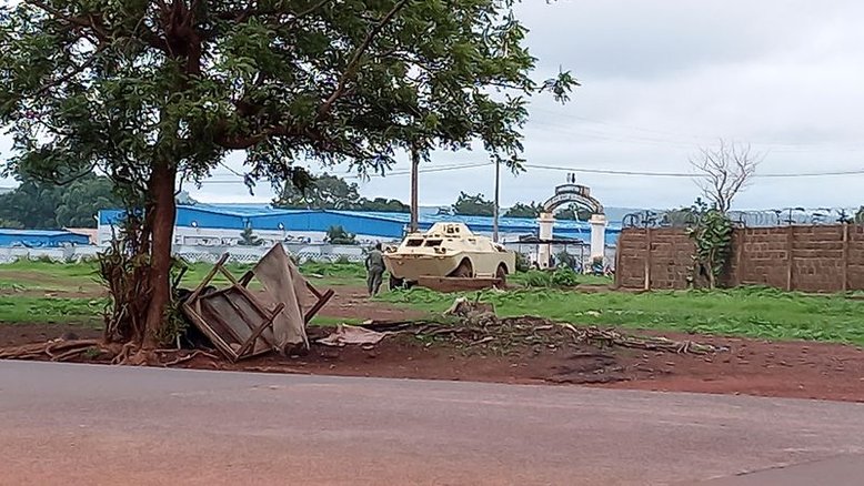 Militantes atacam principal base militar do Mali, situação está "sob controle"