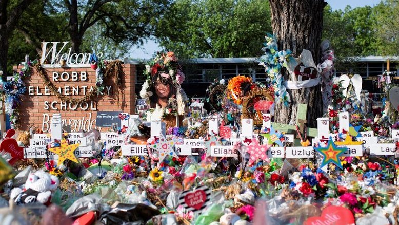 Diretora de escola do Texas é suspensa após massacre em Uvalde