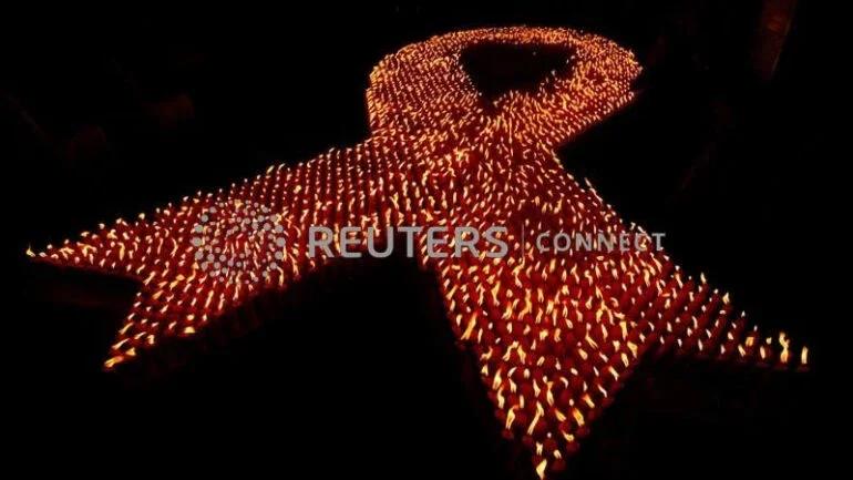Paciente mais velho até hoje fica curado de HIV após transplante de células tronco, dizem pesquisadores