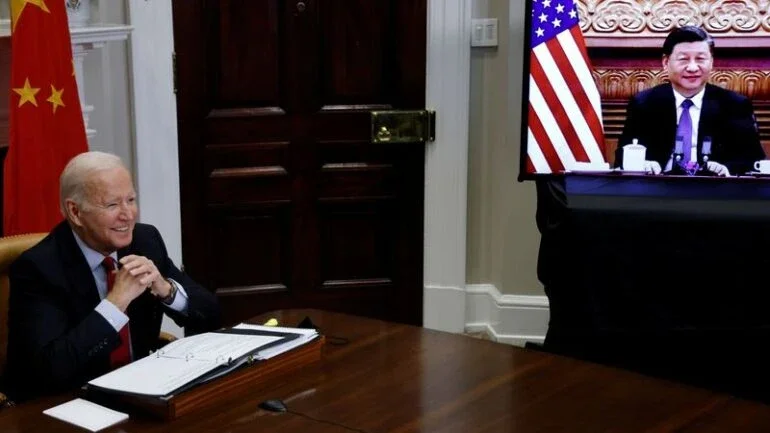 Biden tem quinta ligação com Xi, procura conter tensão sobre Taiwan