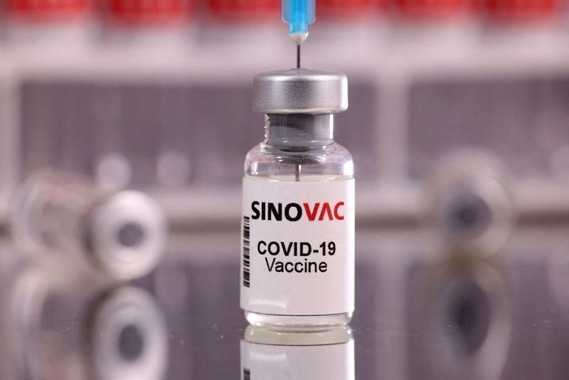 Hong kong reduz idade de aplicação da coronavac para seis meses