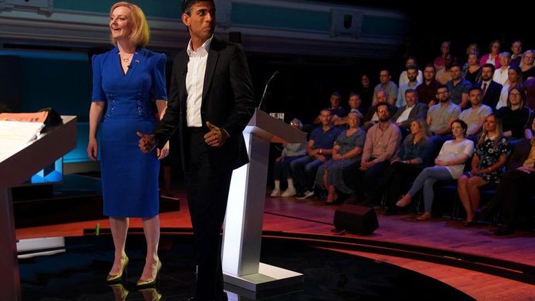 Candidatos a premiê, Sunak e Truss discordam em debate sobre possível recessão no Reino Unido
