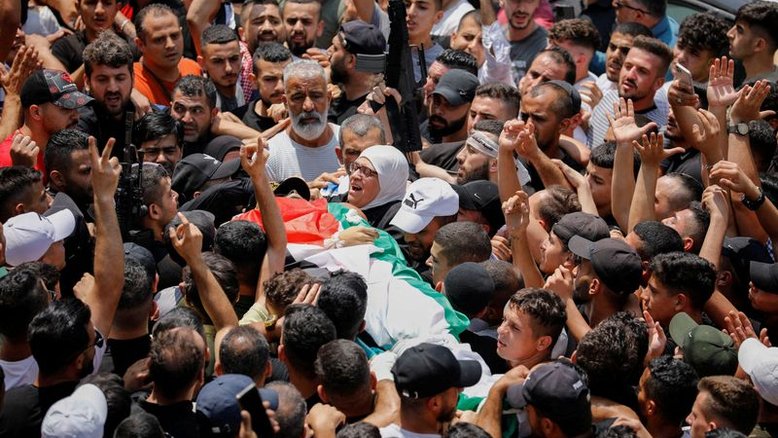 Forças israelenses matam 2 palestinos em tiroteio; adolescente é morto em confrontos