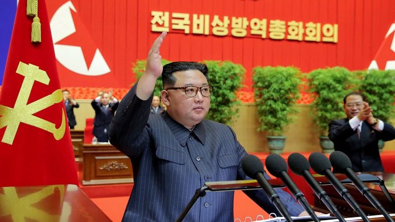 Coreia do Norte declara vitória sobre Covid e indica que líder Kim foi infectado