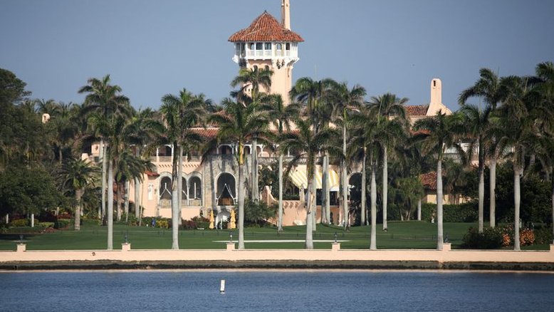Juiz dos EUA diz estar inclinado a divulgar informações de mandado de busca em casa de Trump