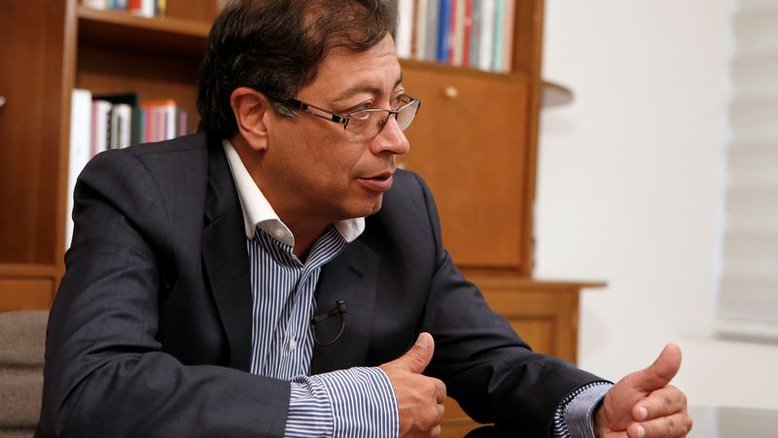 Colômbia suspende mandados de prisão a rebeldes para retomar negociações de paz