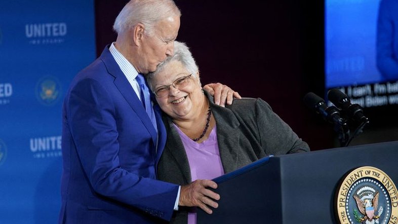 Biden diz que ódio não terá a "última palavra" e quer responsabilizar redes sociais