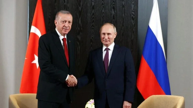 Putin diz que Erdogan está ajudando a acabar com guerra, mas Zelenskiy não está dispoto a negociações