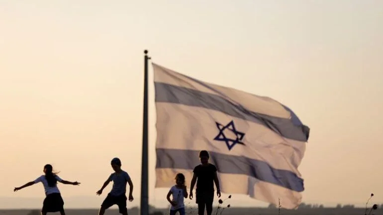 Israel ataca aeroporto de Damasco e cinco soldados morrem, diz Síria