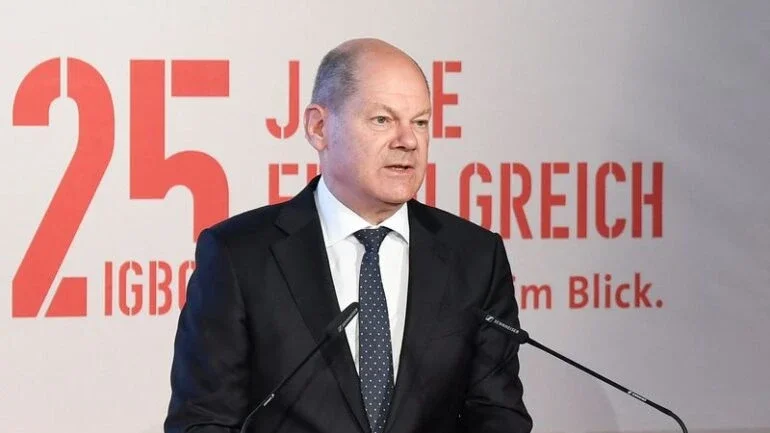 Chanceler alemão Olaf Scholz testa positivo para Covid-19, diz ntv
