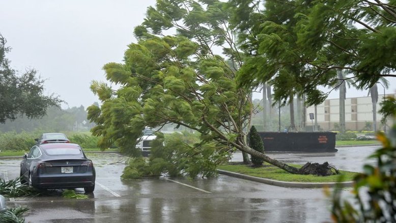 Com tempestades e enchentes, Ian chega à Florida como furacão de categoria 4