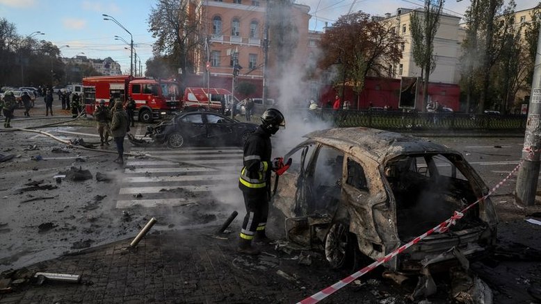 Rússia lança maior ataque aéreo desde início da guerra na Ucrânia em vingança por ponte da Crimeia