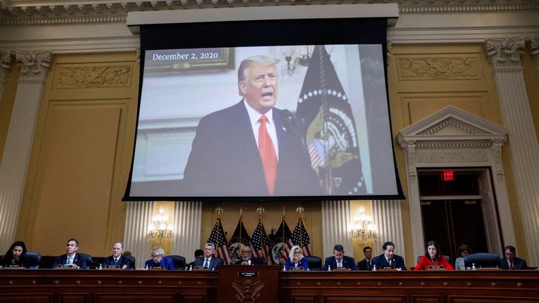 Comitê da Câmara dos EUA que investiga invasão ao Capitólio decide intimar Trump