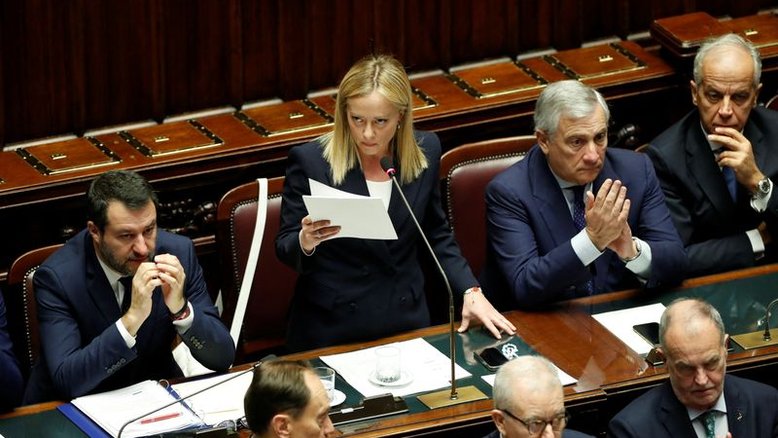 Nova premiê italiana Meloni vê tempos difíceis e apoia Ucrânia
