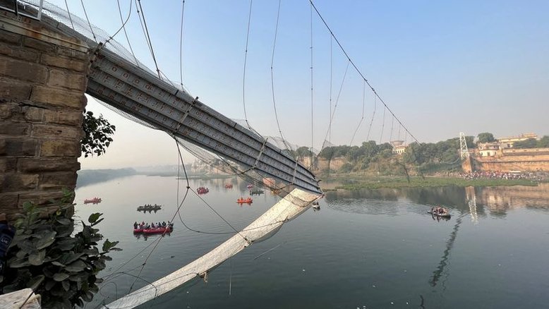 Número de mortos em desabamento de ponte na Índia sobe para 134