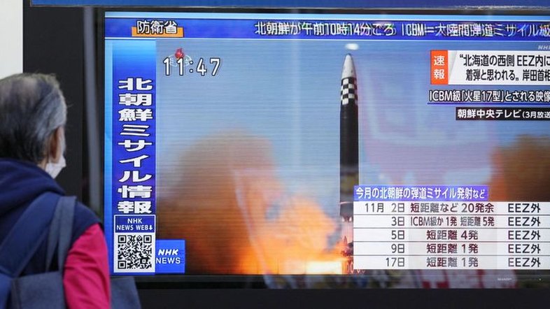 Coreia do Norte dispara míssil de longo alcance perto do Japão e atrai condenação internacional