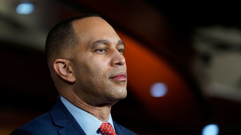 Estrela em ascensão, Hakeem Jeffries anuncia candidatura para liderar democratas da Câmara dos EUA