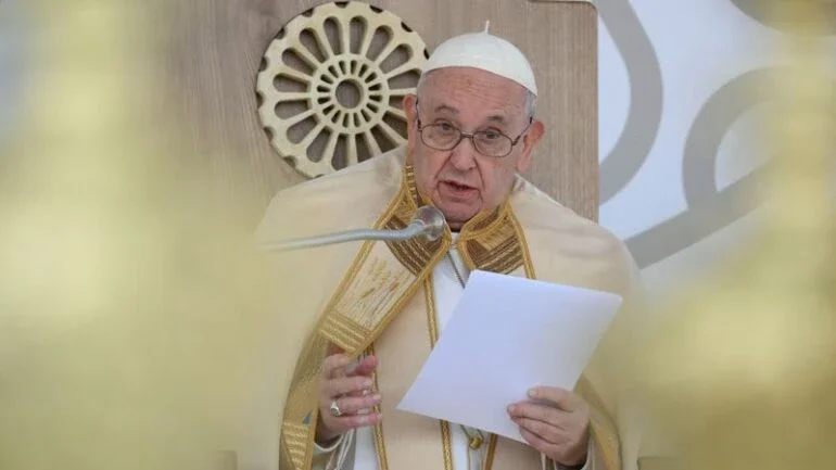 Tribunal do Vaticano ouve telefonema secretamente gravado entre cardeal e o papa