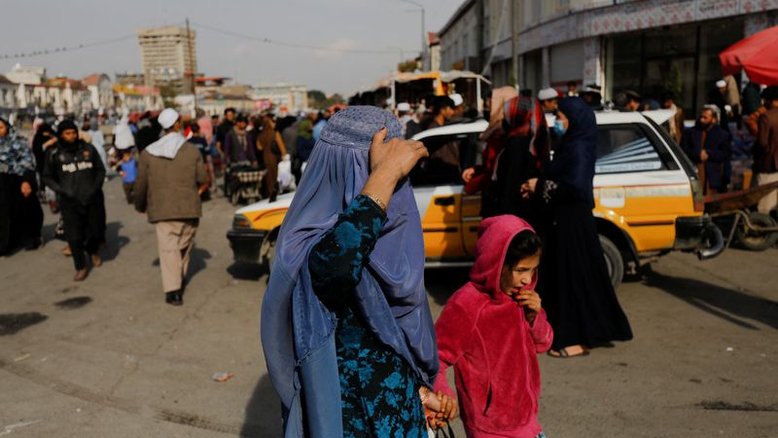 Tratamento dado pelo Taliban às mulheres pode ser crime contra a humanidade, dizem especialistas da ONU