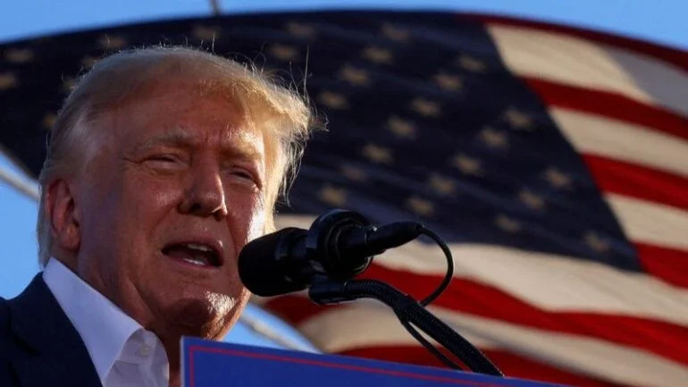 É "improvável" que Trump seja presidente depois de se reunir com supremacista, diz líder republicano