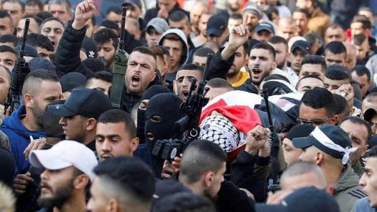Forças israelenses matam 4 palestinos em confrontos na Cisjordânia