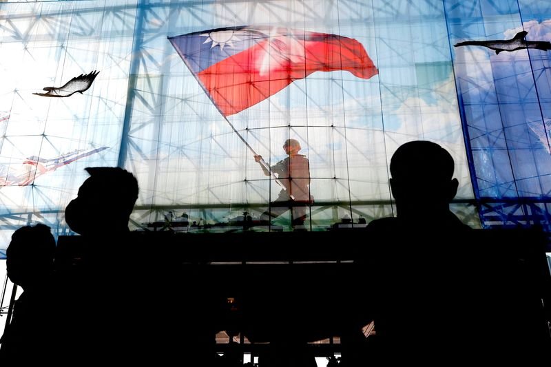 Taiwan estenderá recrutamento militar para um ano com ameaça crescente da china