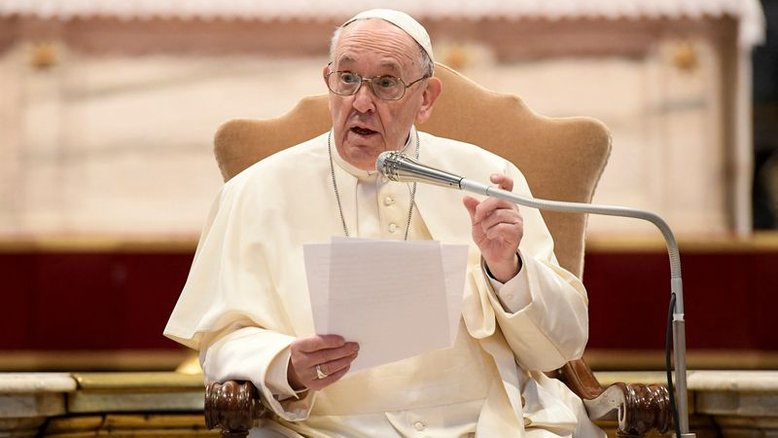 Papa evoca espectro de guerra nuclear devastando a humanidade