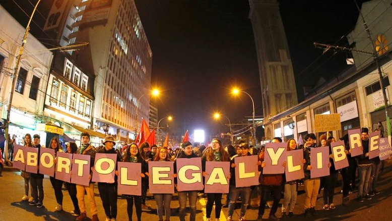Direito ao aborto é incluído em esboço da nova Constituição chilena