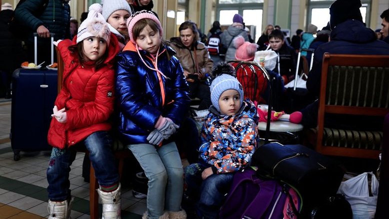 Refugiados ucranianos têm esperança de paz, porém mais devem fugir