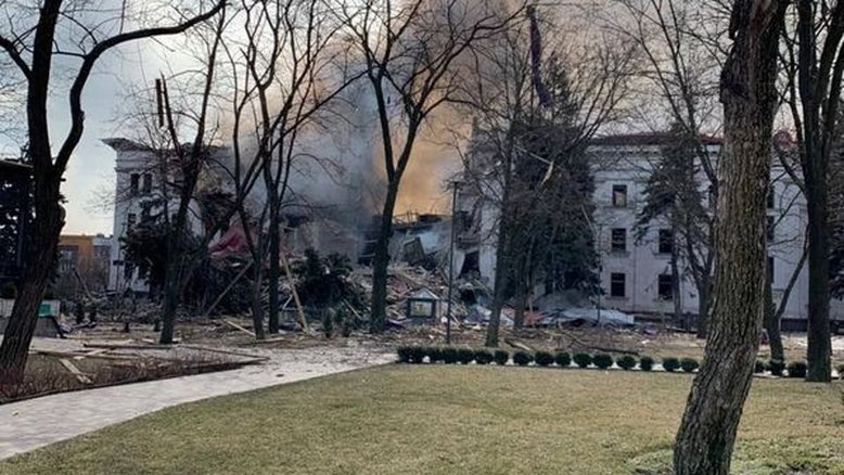Rússia acusa Ucrânia de tentar incriminá-la por ataque a teatro em Mariupol