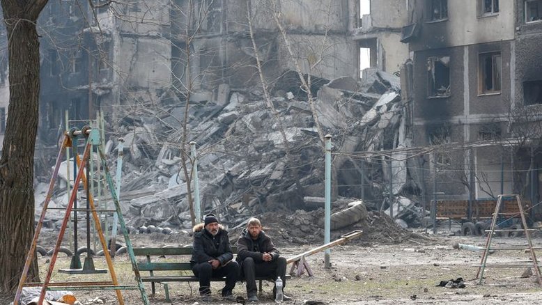 Macron tentará falar com Putin nas próximas 48 a 72 horas sobre cerco a Mariupol