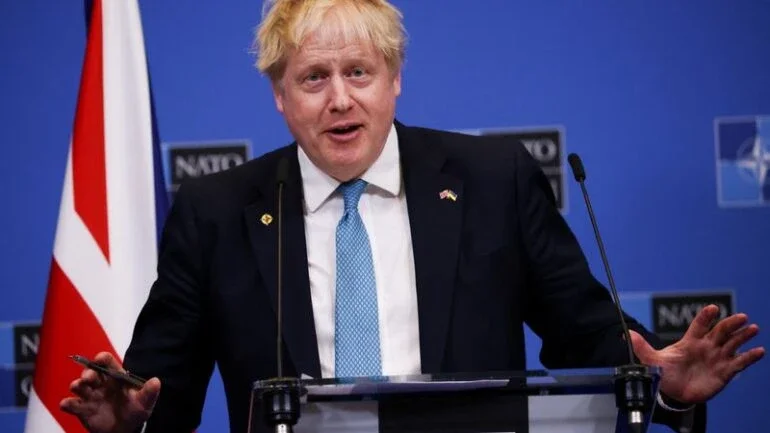 Boris Johnson é contra a participação de homens biológicos em modalidades femininas