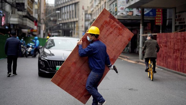 Moradores de Xangai buscam fazer estoque antes de segunda fase de lockdown da Covid-19