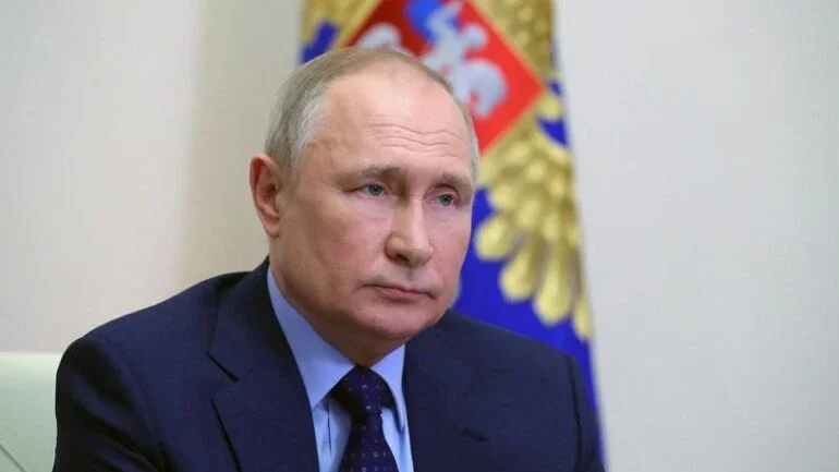 Aprovação de Putin sobe desde envio de tropas à Ucrânia, mostra pesquisa estatal russa