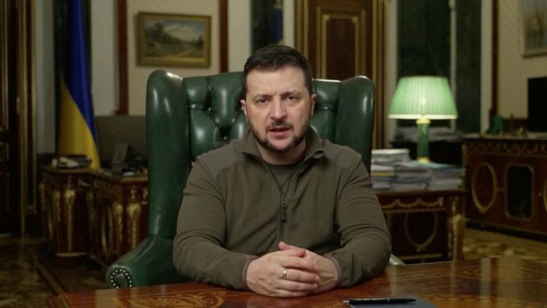 Zelenskiy pede sanções rápidas da UE a petróleo e bancos russos