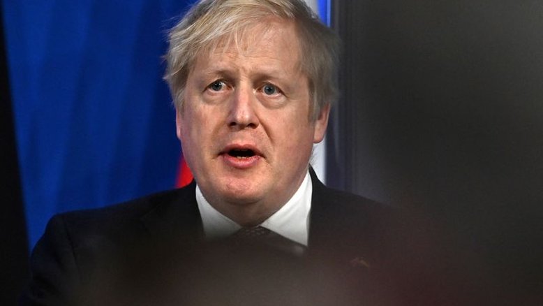 Premiê britânico pede desculpas após multa por festa de aniversário durante lockdown