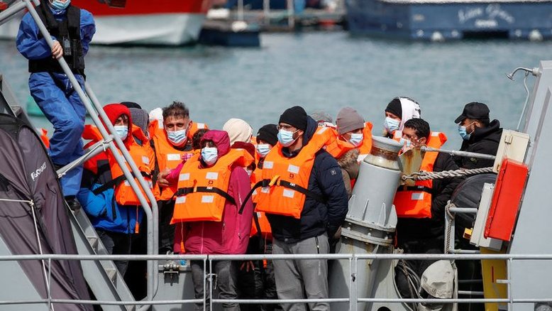 Reino Unido planeja enviar imigrantes para Ruanda, em postura mais dura sobre asilo