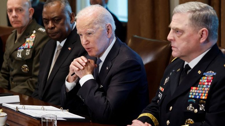 Biden recebe líderes militares na Casa Branca enquanto crise na Ucrânia se intensifica