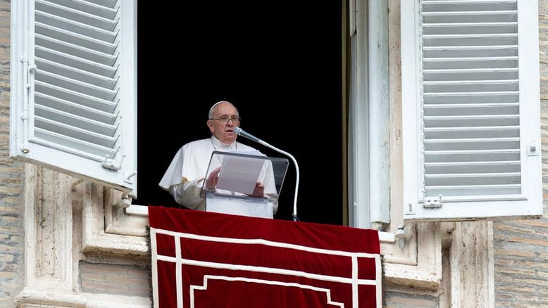 Papa diz a jornal que pediu reunião com Putin em Moscou sobre Ucrânia