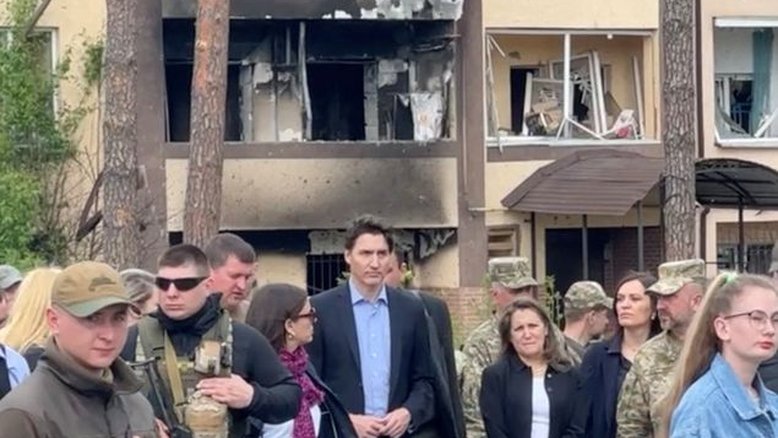 Premiê do Canadá anuncia entrega de novas armas à Ucrânia em visita a Kiev