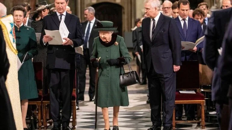 Rainha Elizabeth não participará de abertura do Parlamento por "problemas de mobilidade"
